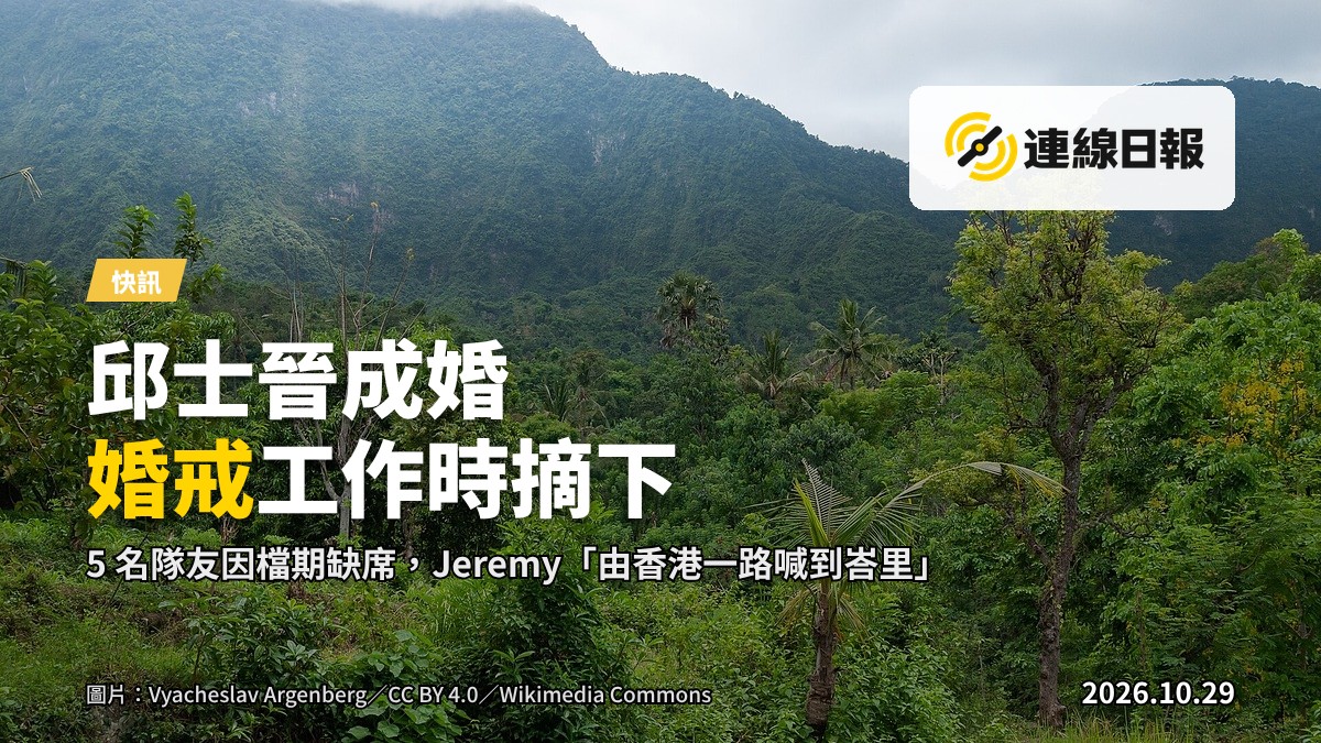 峇里島海邊婚禮場地示意，夕陽下擺放婚戒的白色桌布