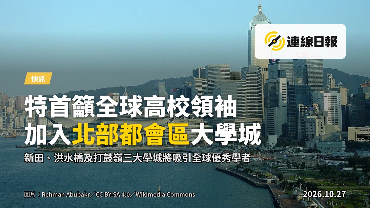 現代化會議中心內景，大型圓形會議廳，與會者席地而坐，無文字與商標