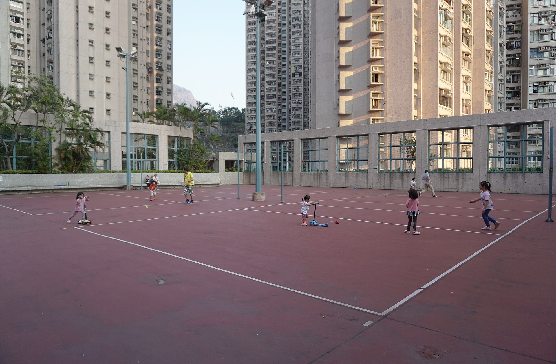 鳳德邨換𨋢三菱得票逾九成獲選 市建局指選台日不獲資助
