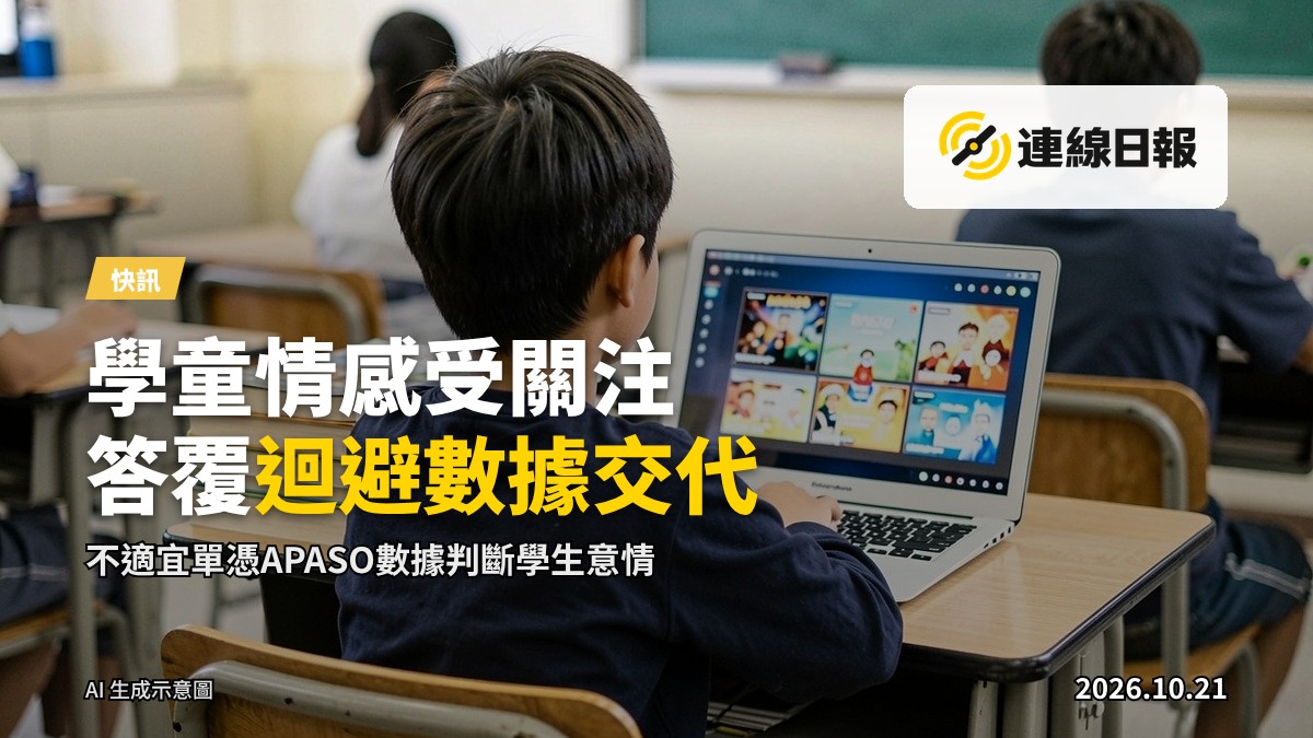 學生在課室內伏案溫習，桌上堆滿書本